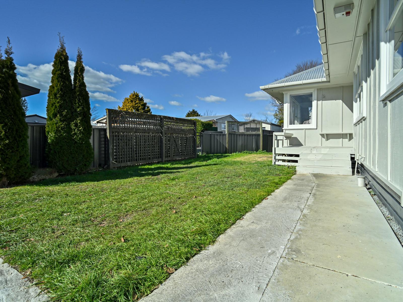 702E Park Road South, Akina