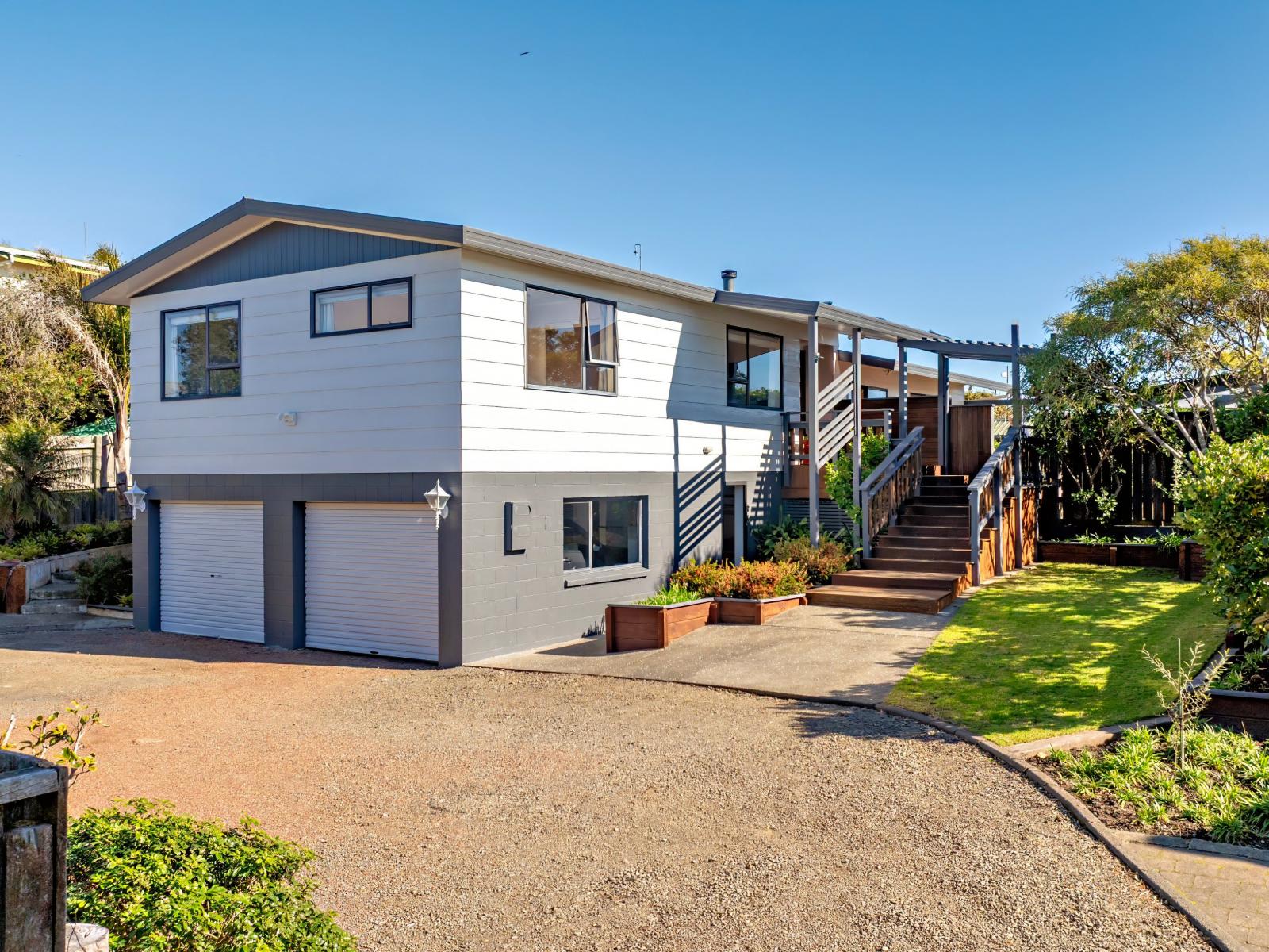 6 The Glebe, Coastlands