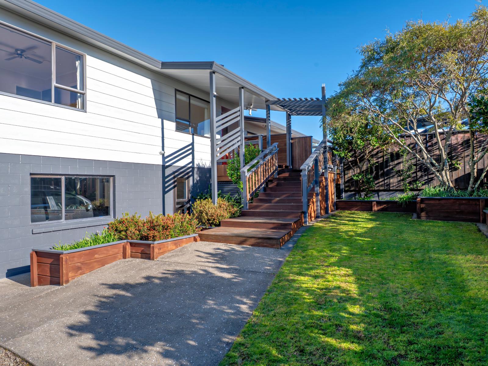 6 The Glebe, Coastlands