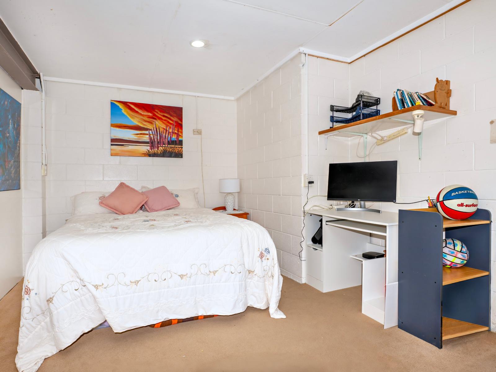 6 The Glebe, Coastlands