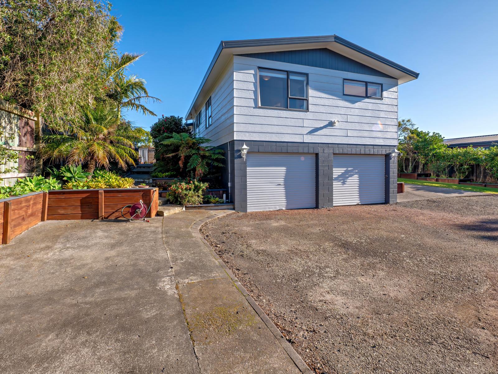6 The Glebe, Coastlands