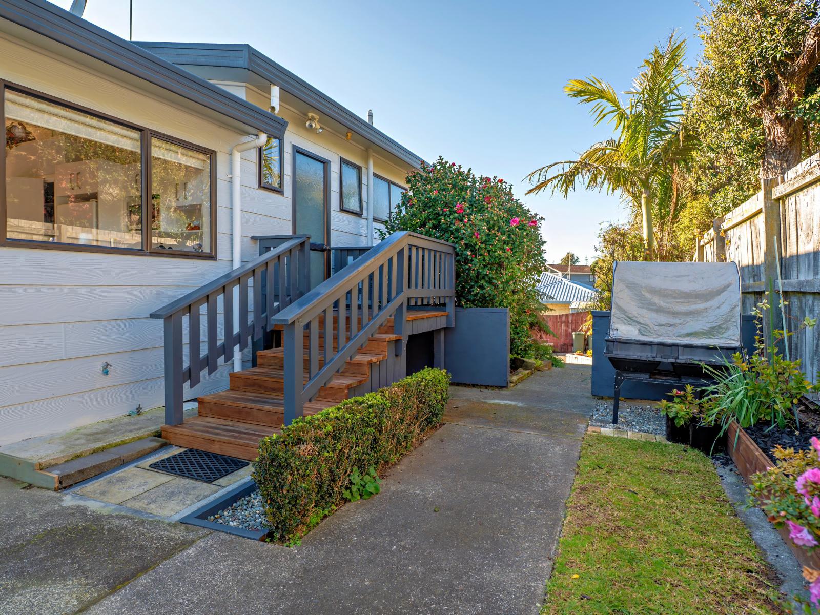 6 The Glebe, Coastlands