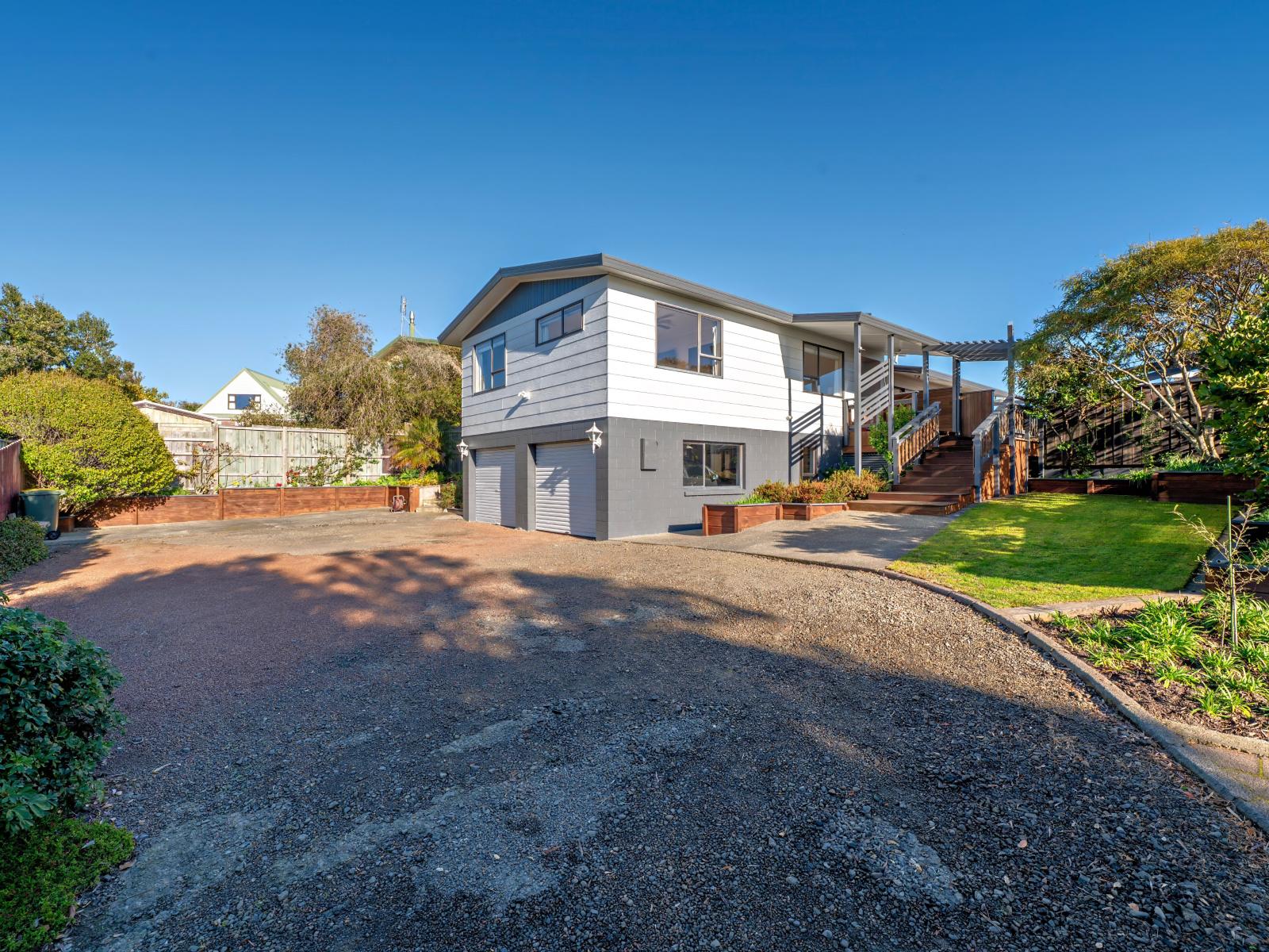 6 The Glebe, Coastlands