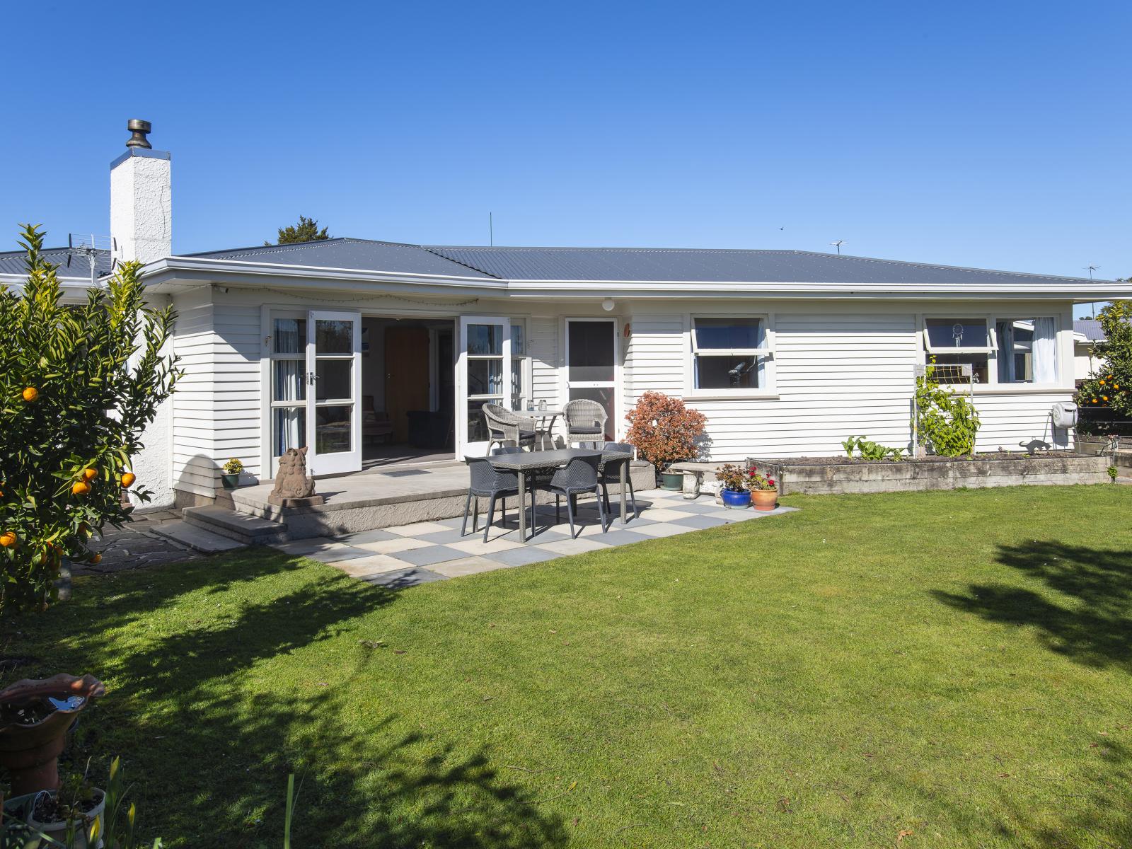 2 Lytton Road, Riverdale
