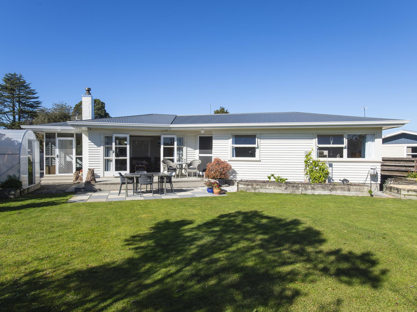 2 Lytton Road, Riverdale