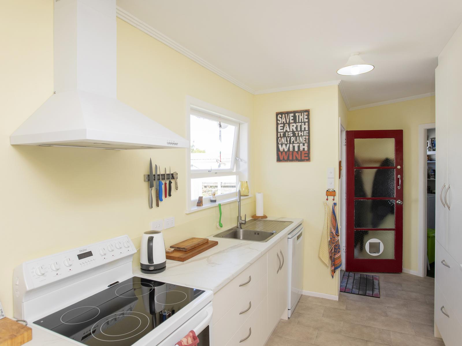 2 Lytton Road, Riverdale