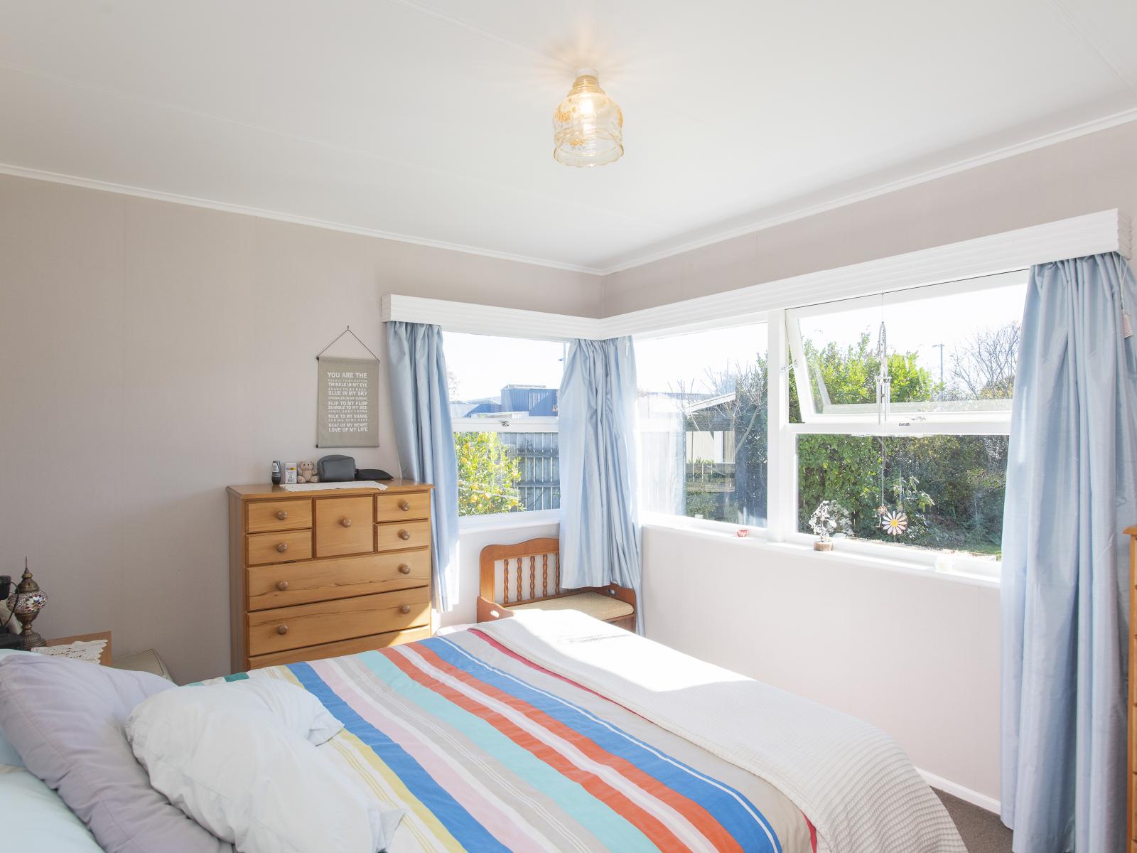2 Lytton Road, Riverdale