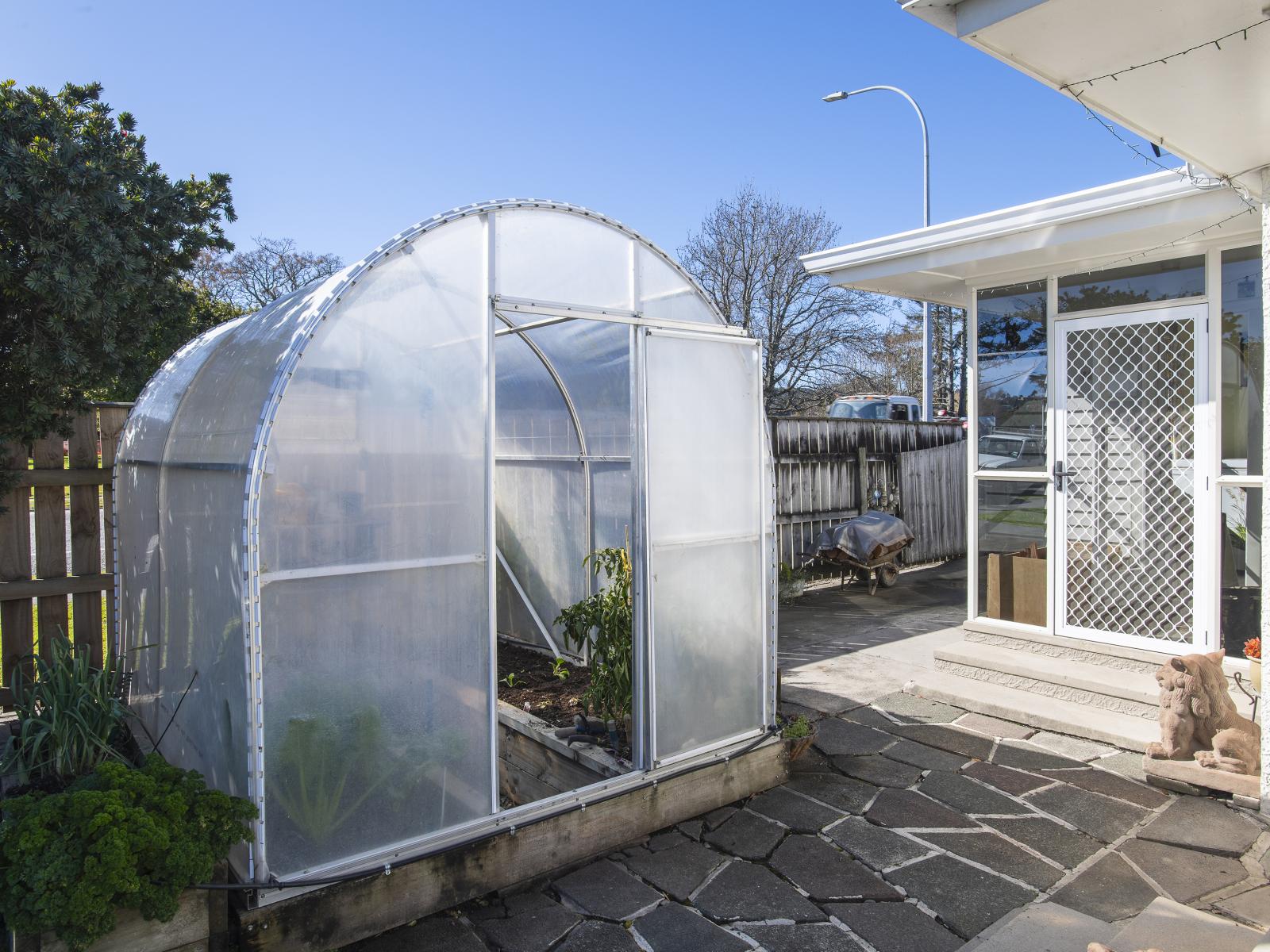 2 Lytton Road, Riverdale