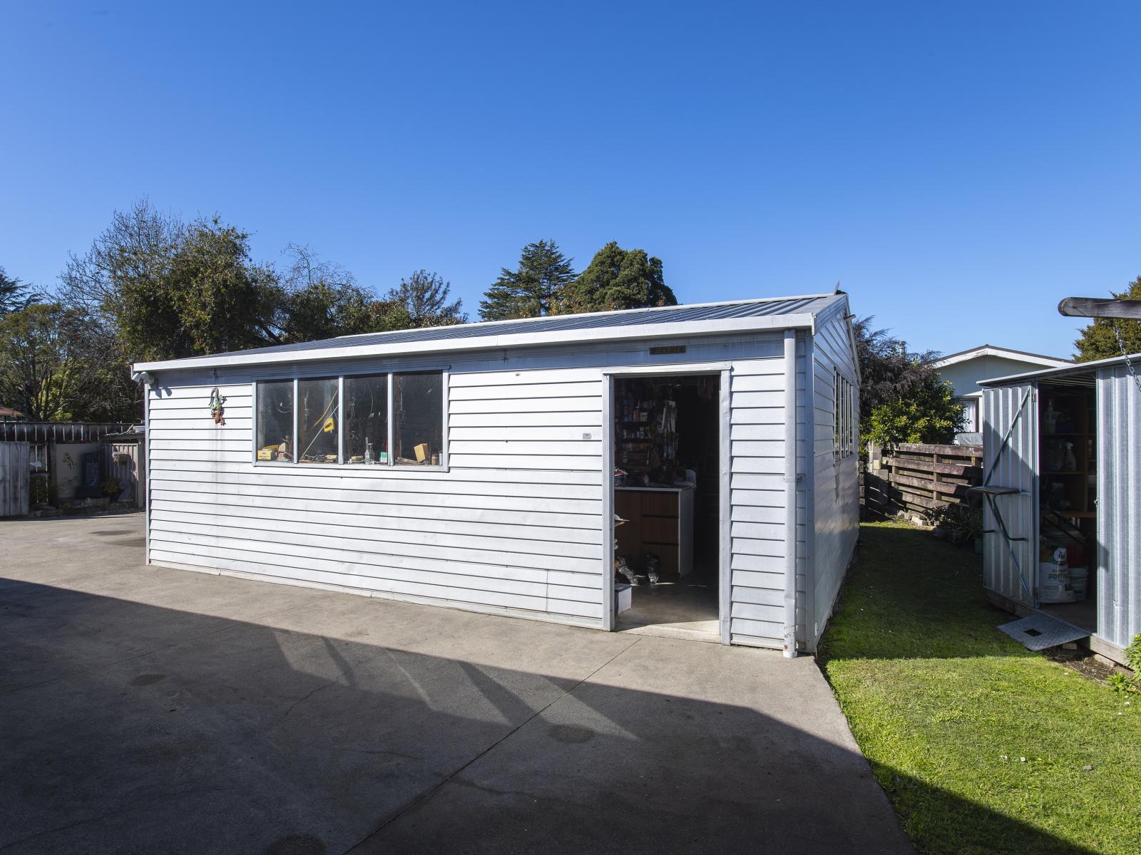 2 Lytton Road, Riverdale