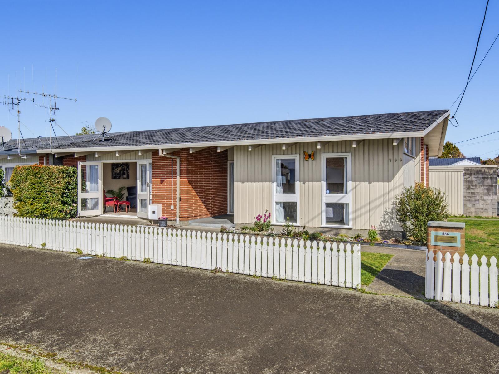 556 Queen Street East, Levin