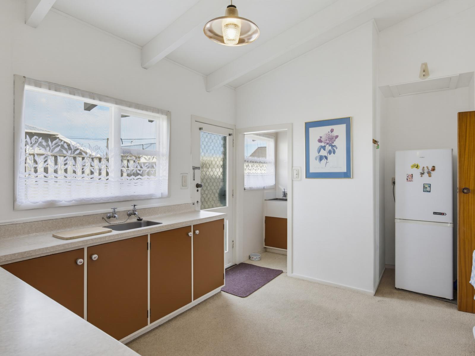 556 Queen Street East, Levin
