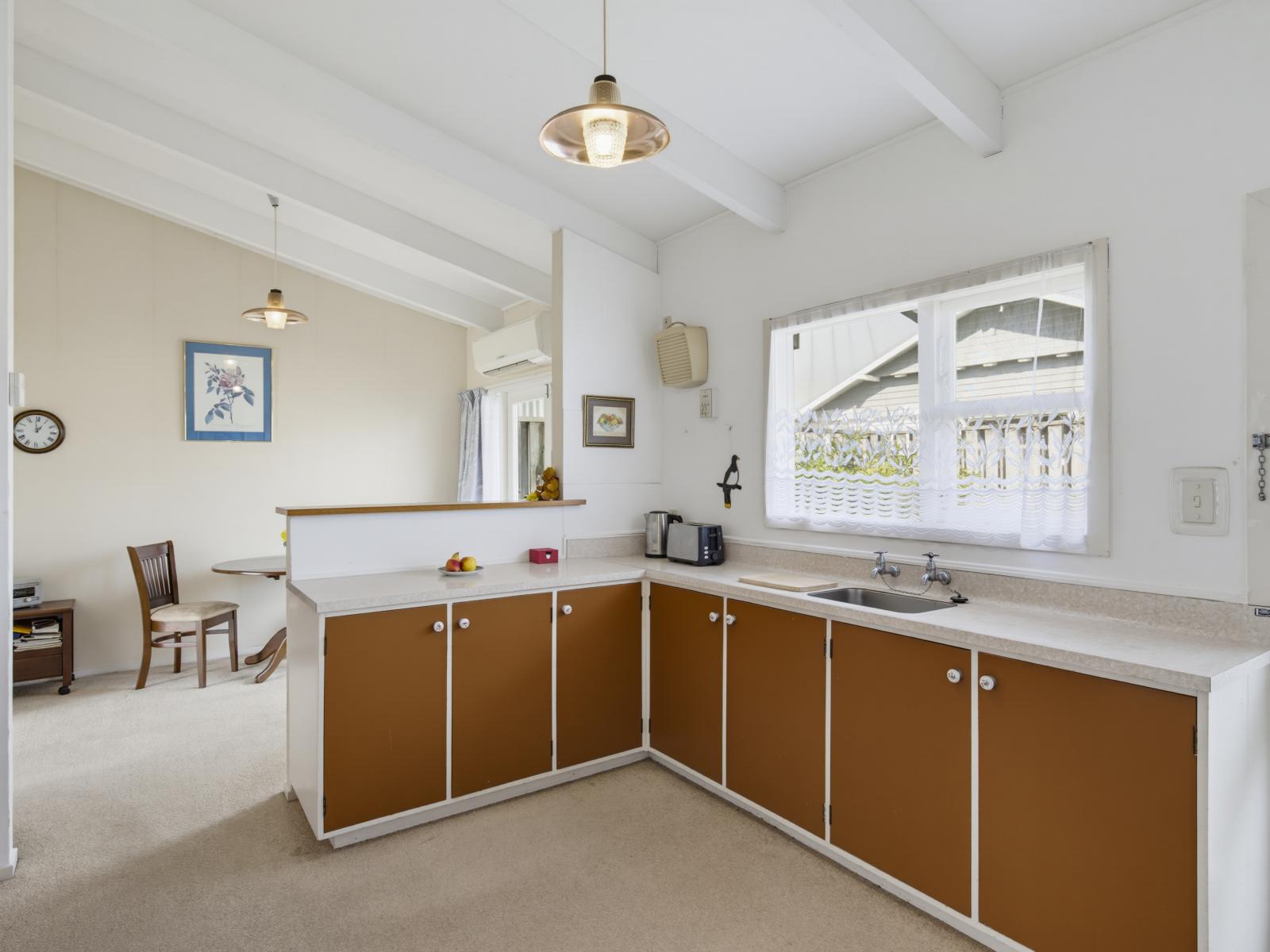 556 Queen Street East, Levin