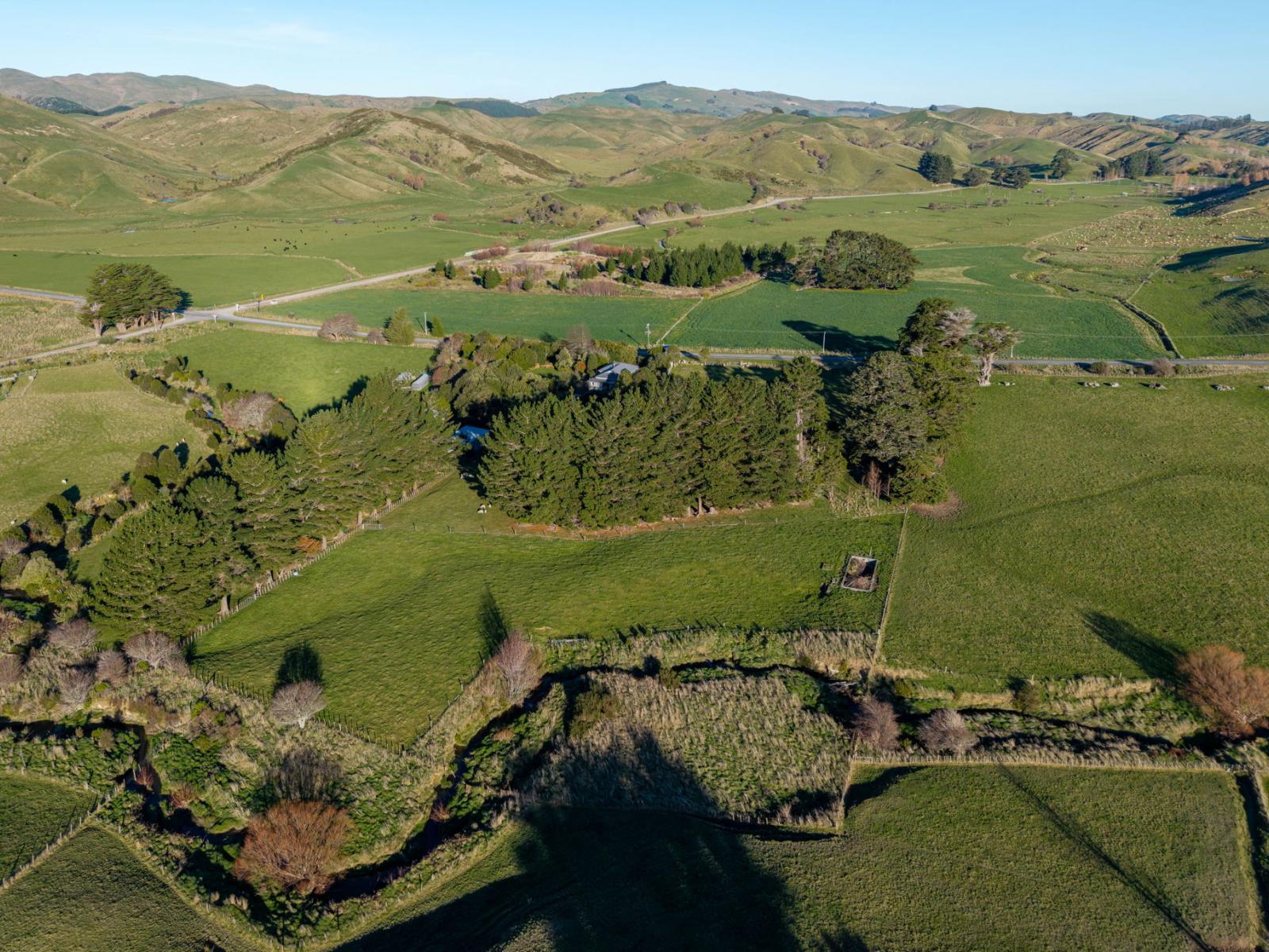 Opaki Kaiparoro, Hastwell, Eketahuna