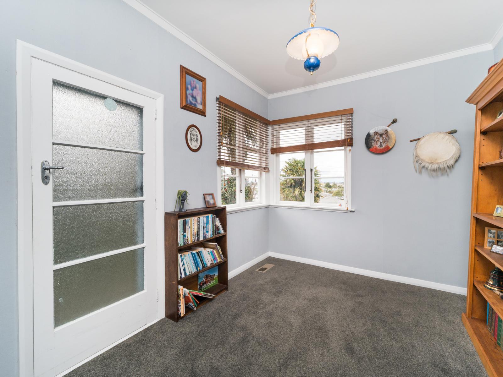 100 West Street, Feilding