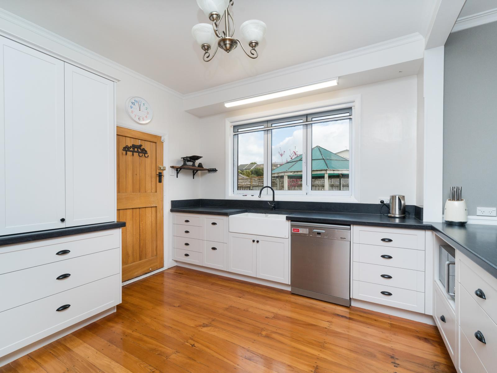 100 West Street, Feilding