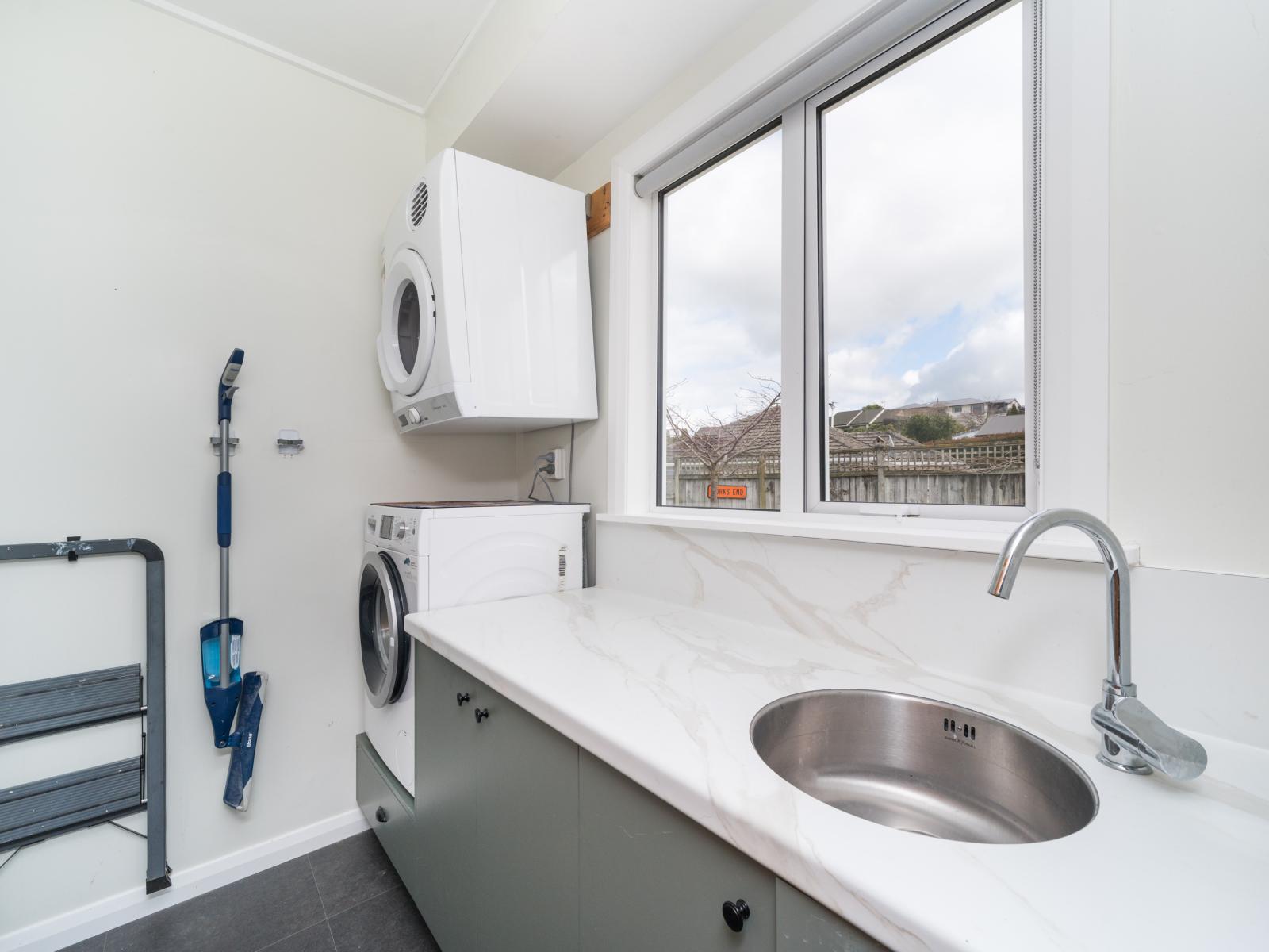100 West Street, Feilding