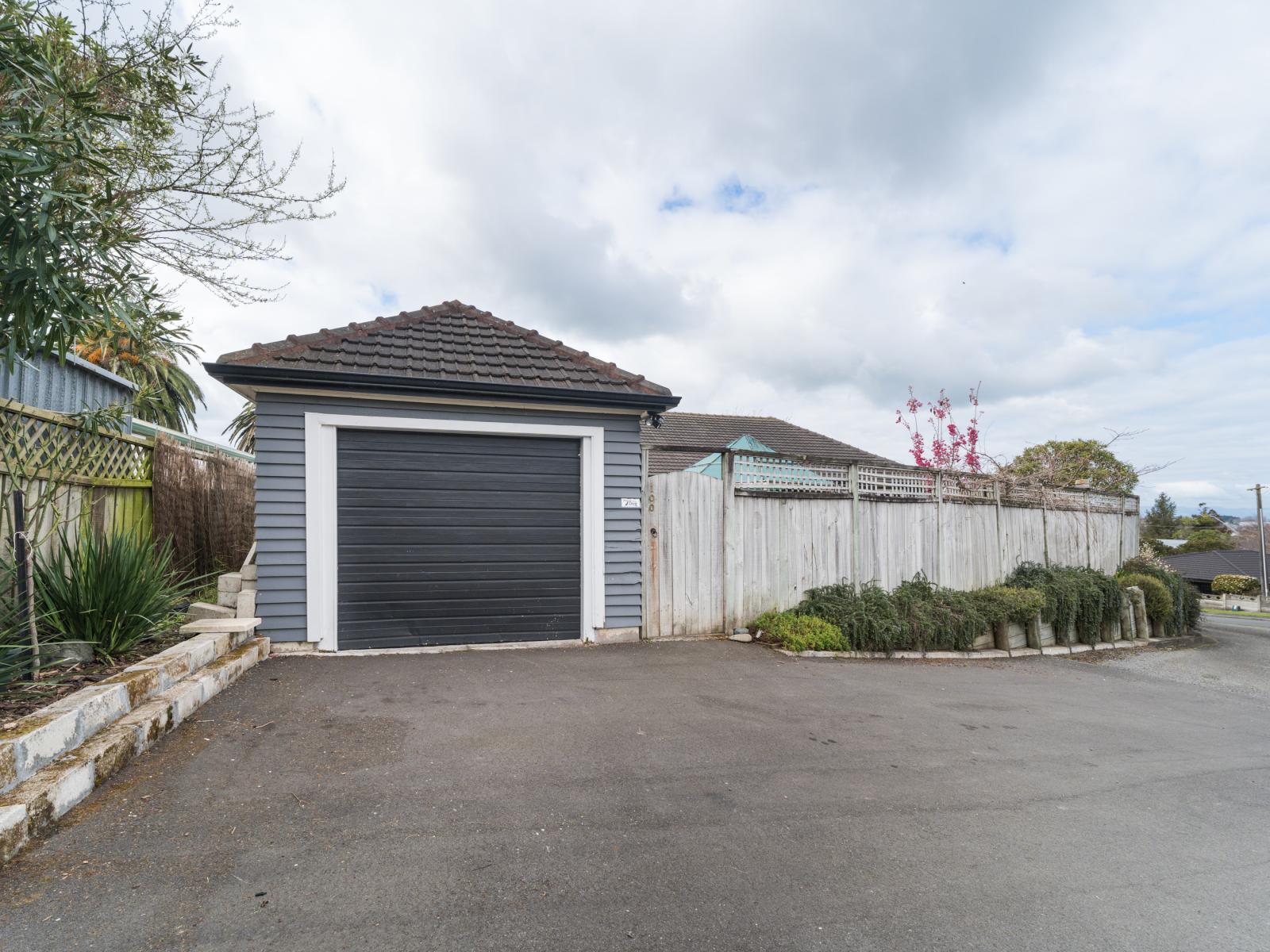 100 West Street, Feilding