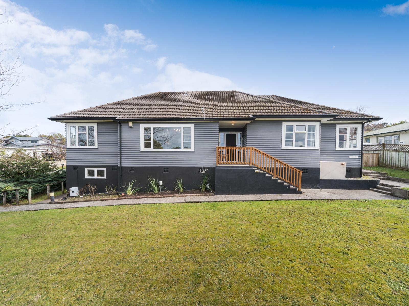 100 West Street, Feilding