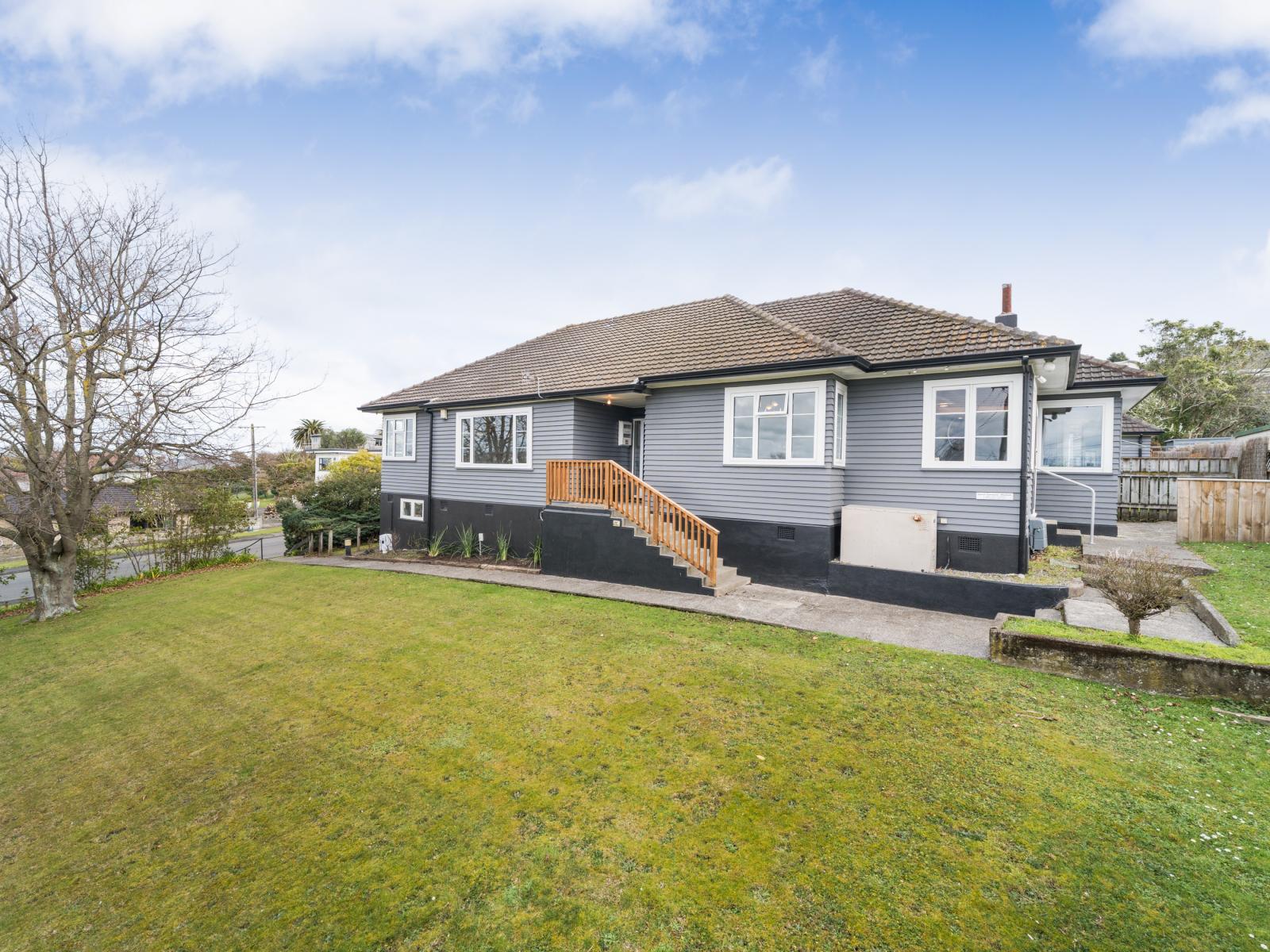 100 West Street, Feilding