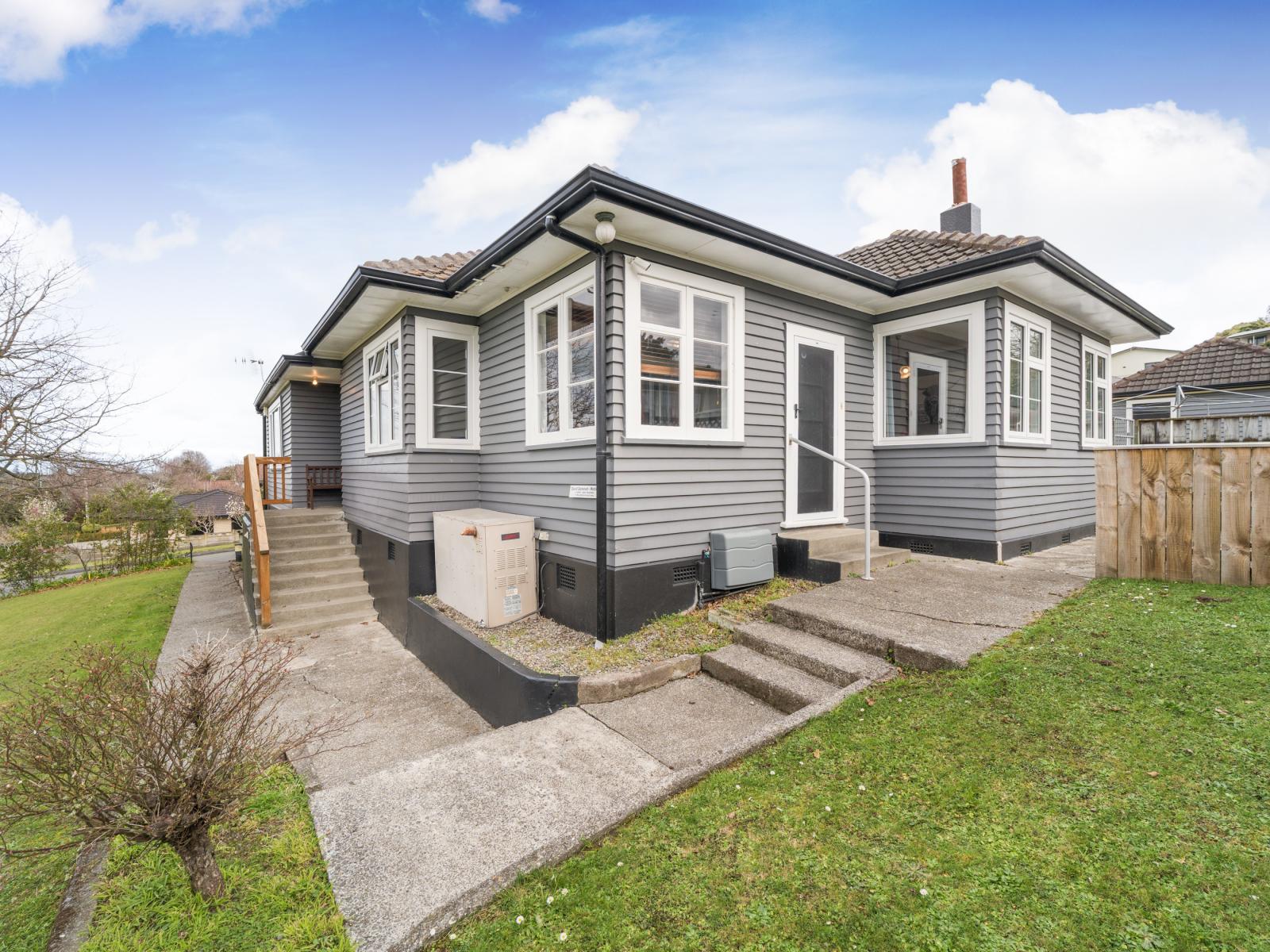 100 West Street, Feilding