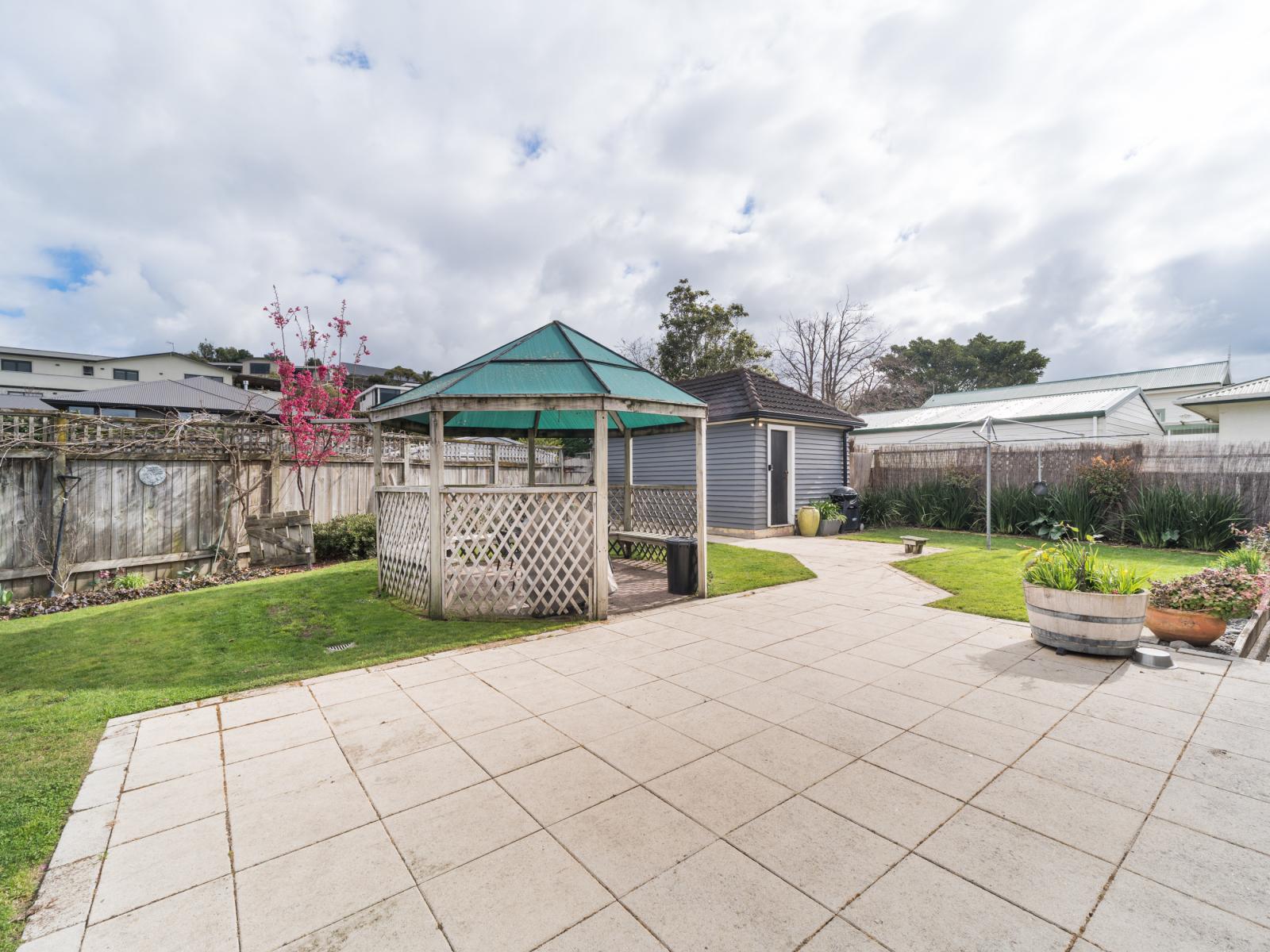 100 West Street, Feilding