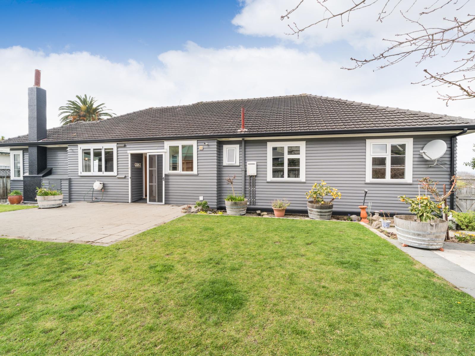 100 West Street, Feilding