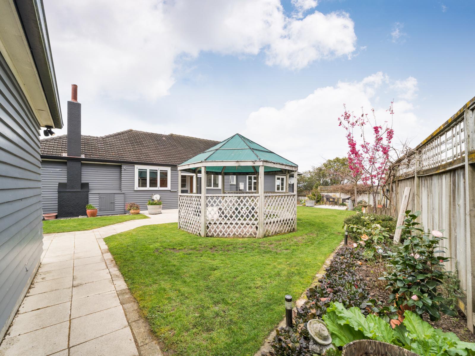 100 West Street, Feilding