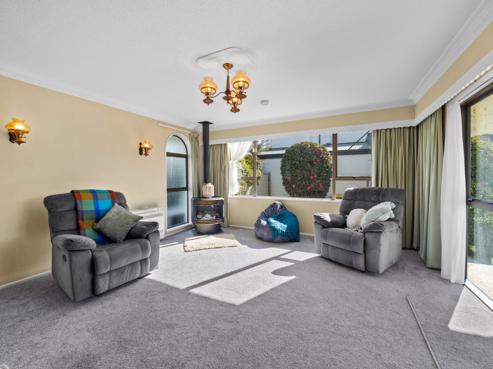 2/282 Tancred Street, Ashburton