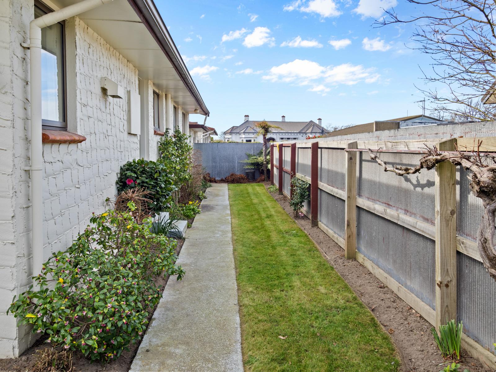 2/282 Tancred Street, Ashburton