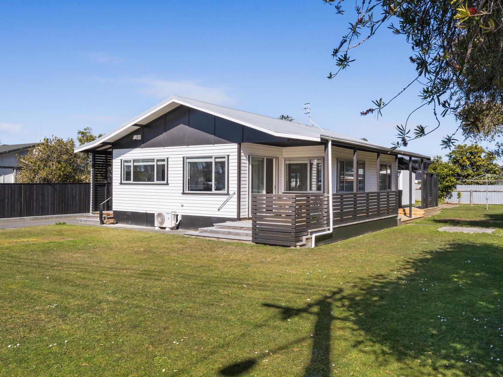 8 Cousins Avenue West, Foxton Beach