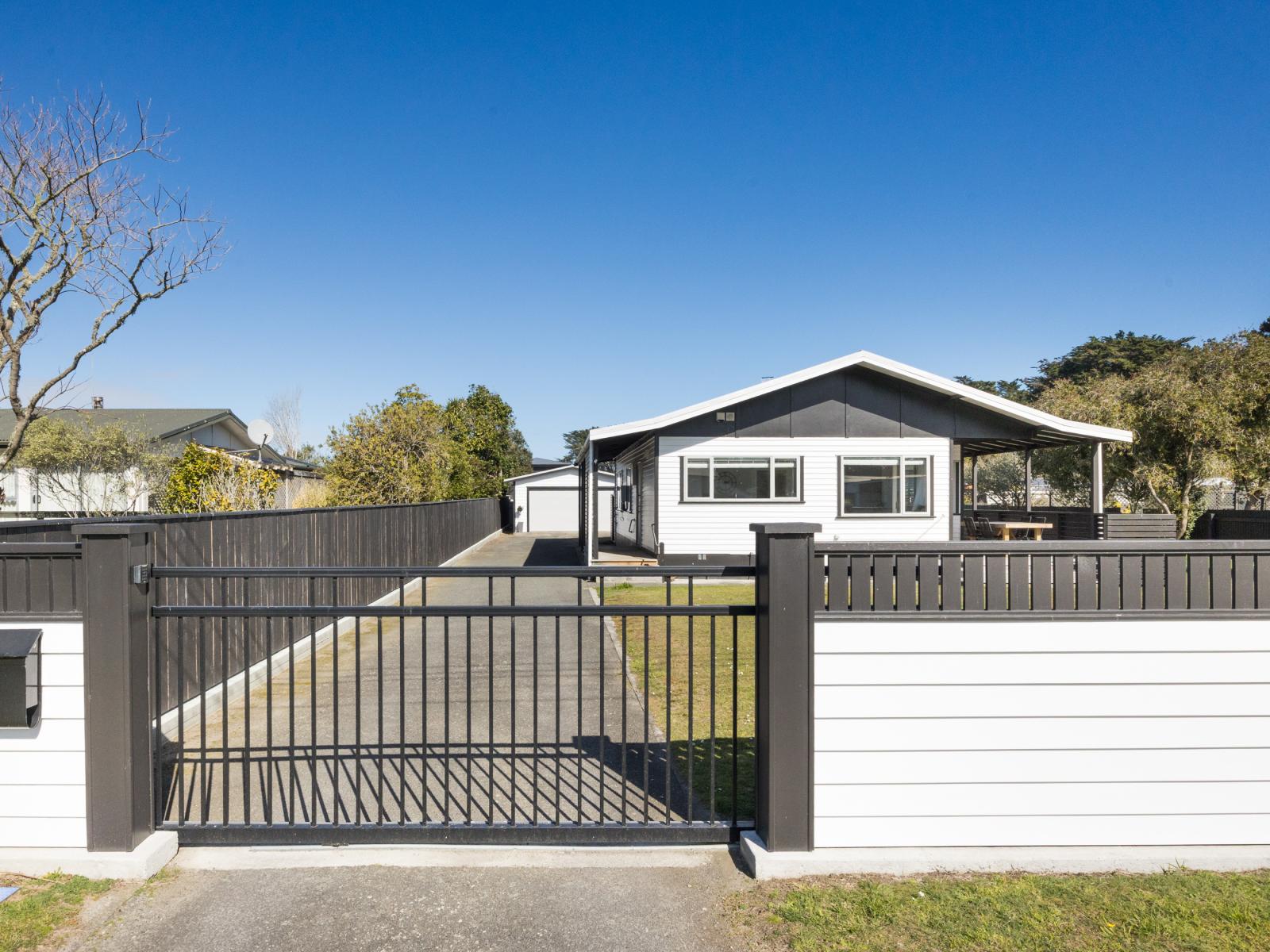 8 Cousins Avenue West, Foxton Beach