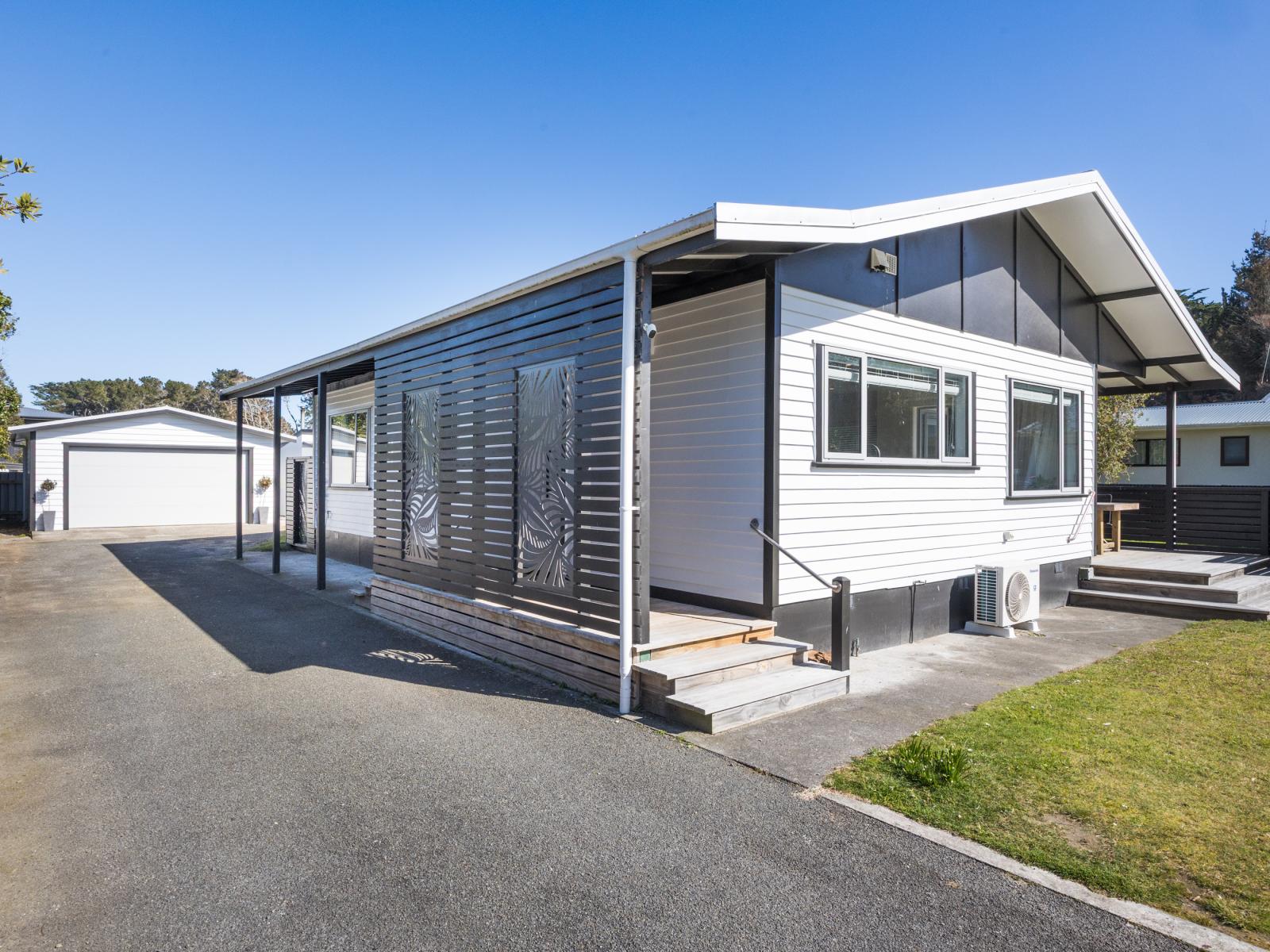 8 Cousins Avenue West, Foxton Beach
