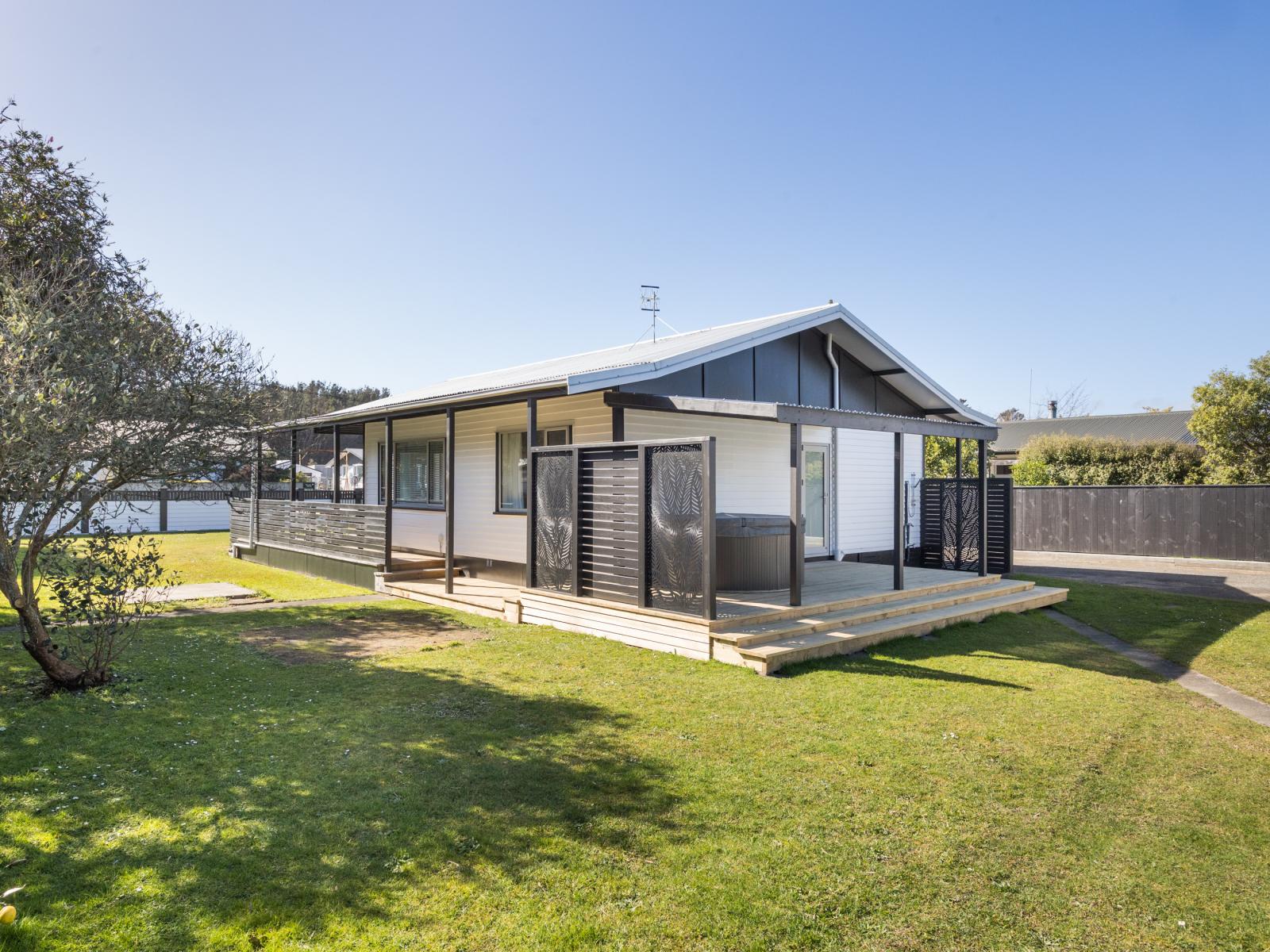 8 Cousins Avenue West, Foxton Beach