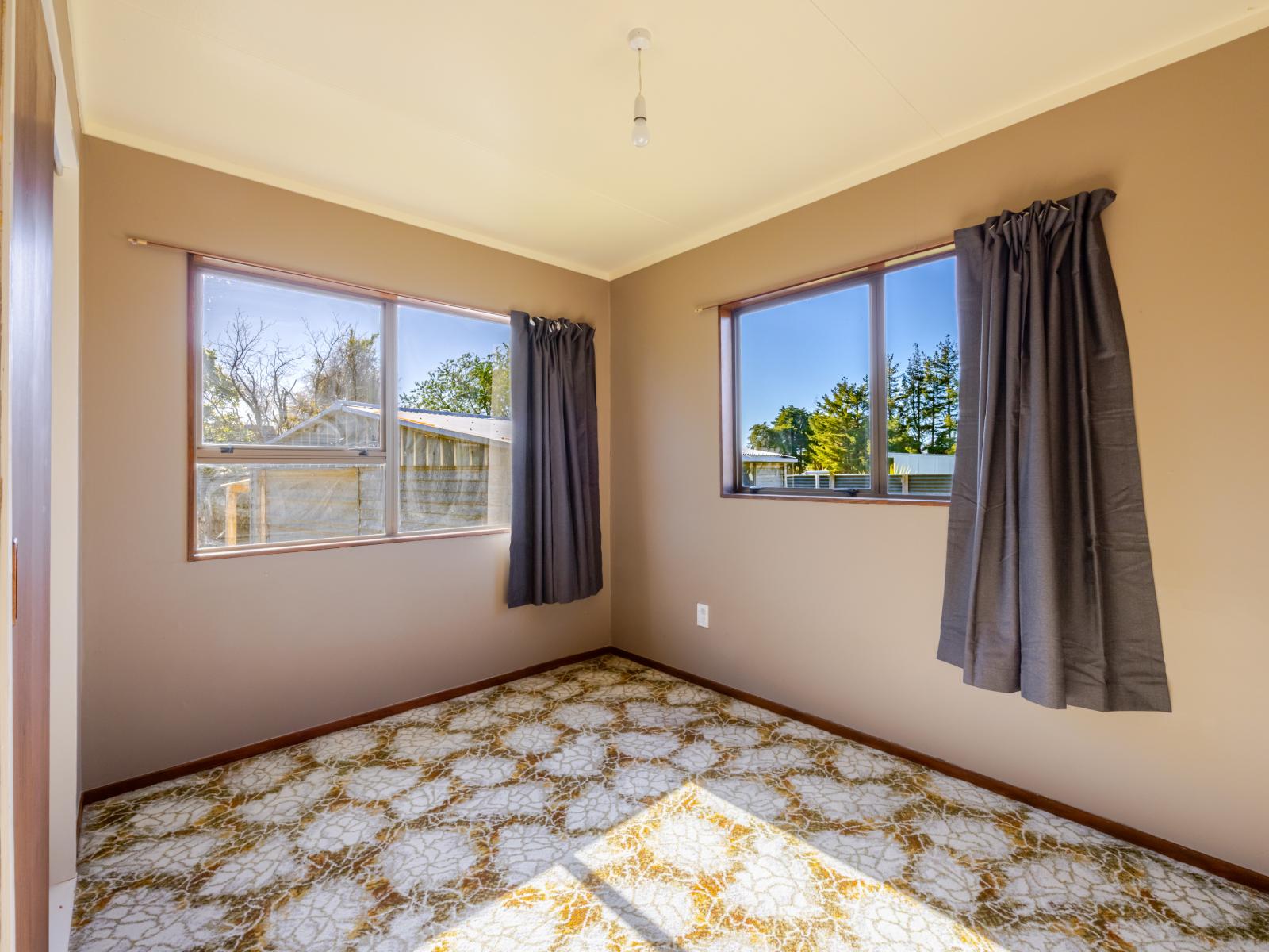 12 Lake Street, Takapau