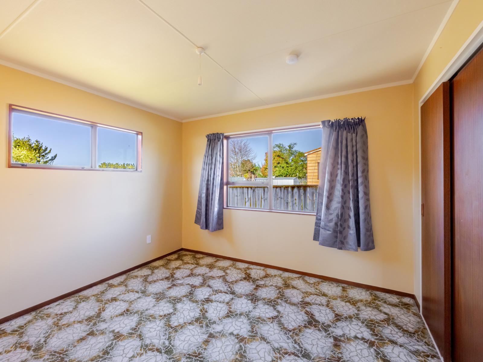 12 Lake Street, Takapau