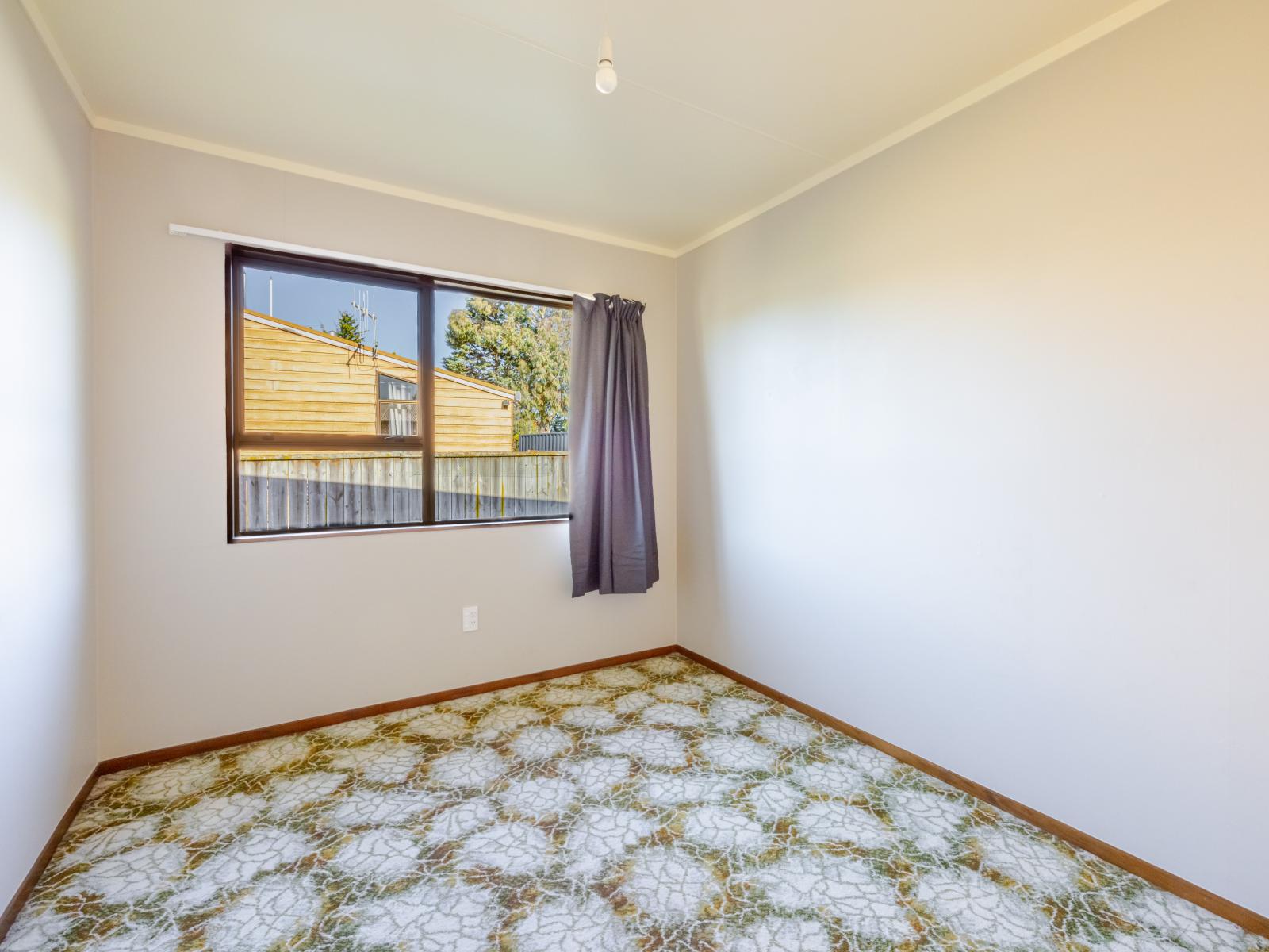 12 Lake Street, Takapau