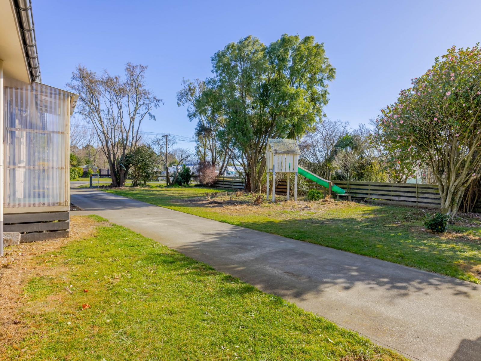 12 Lake Street, Takapau