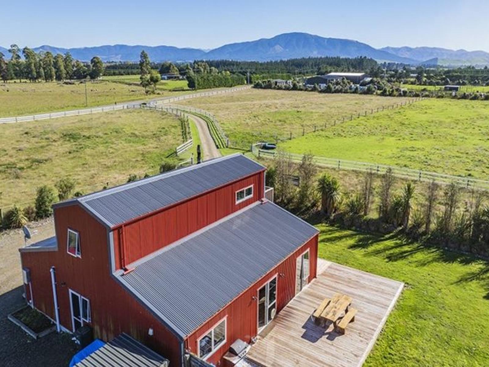 92 Foothills Road, Okuku