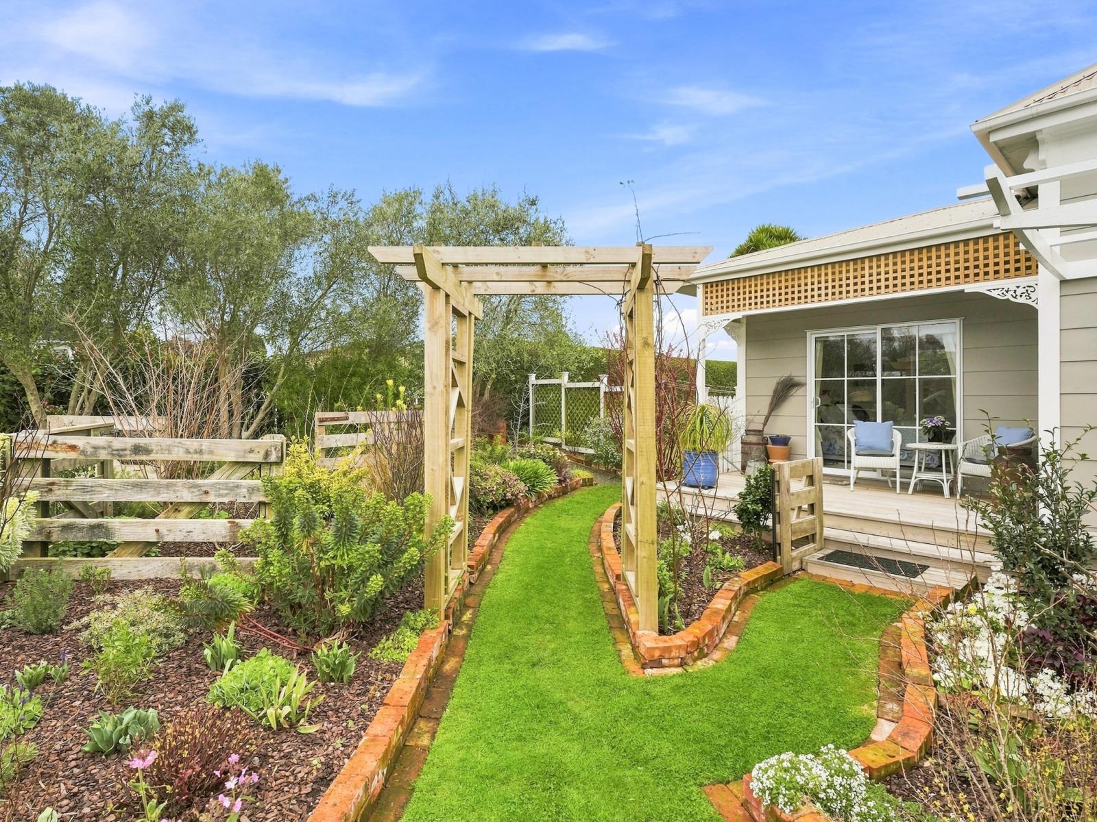 8a Tirimoana Place, Otamatea