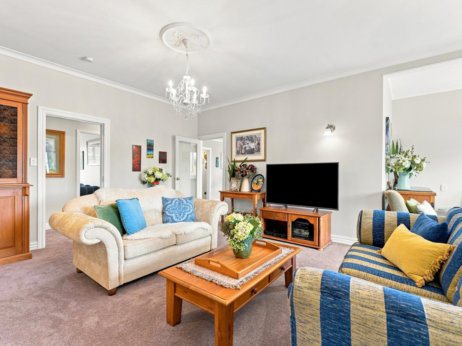 8a Tirimoana Place, Otamatea