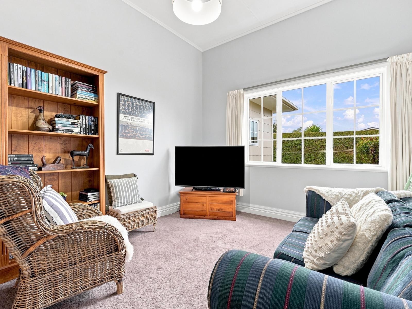 8a Tirimoana Place, Otamatea