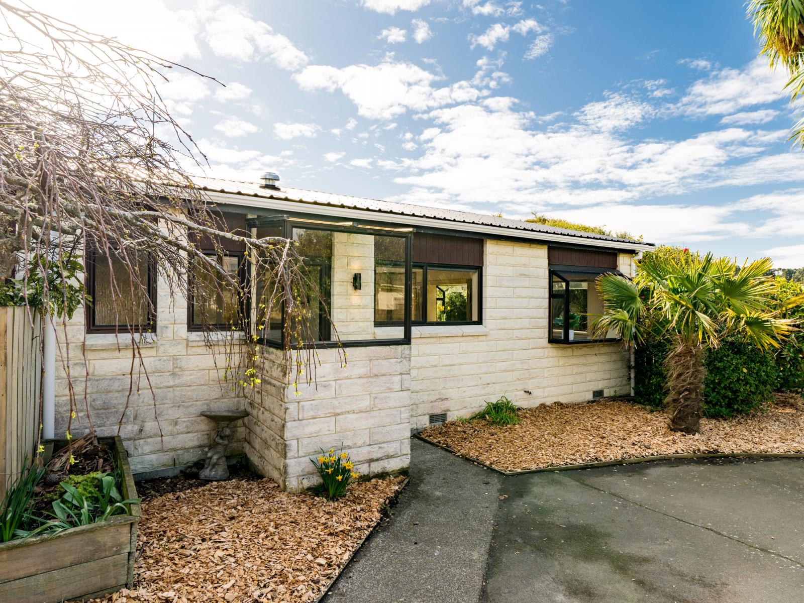 586 Brighton Road, Westwood