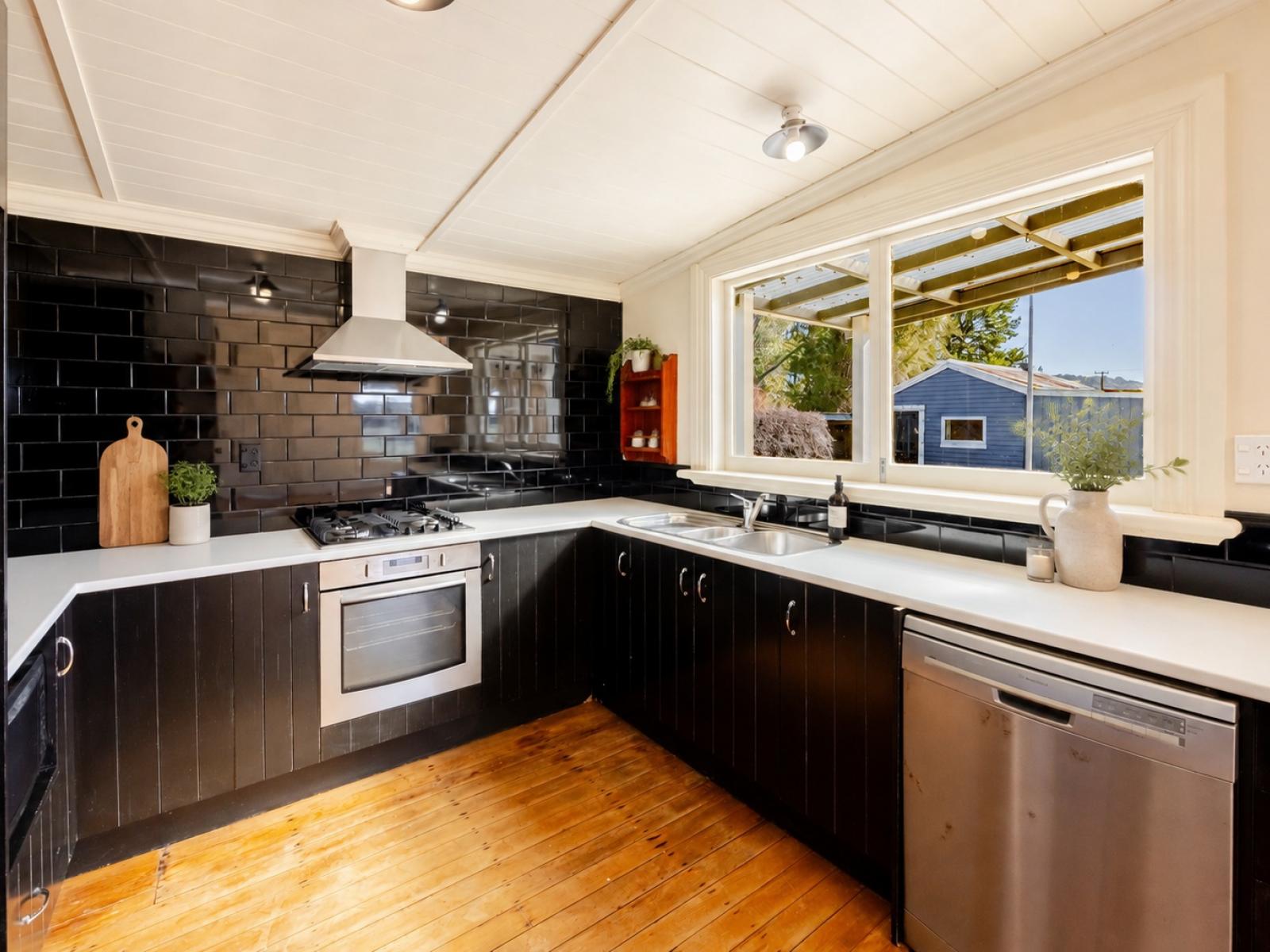 537 Lake Station Road, Flemington