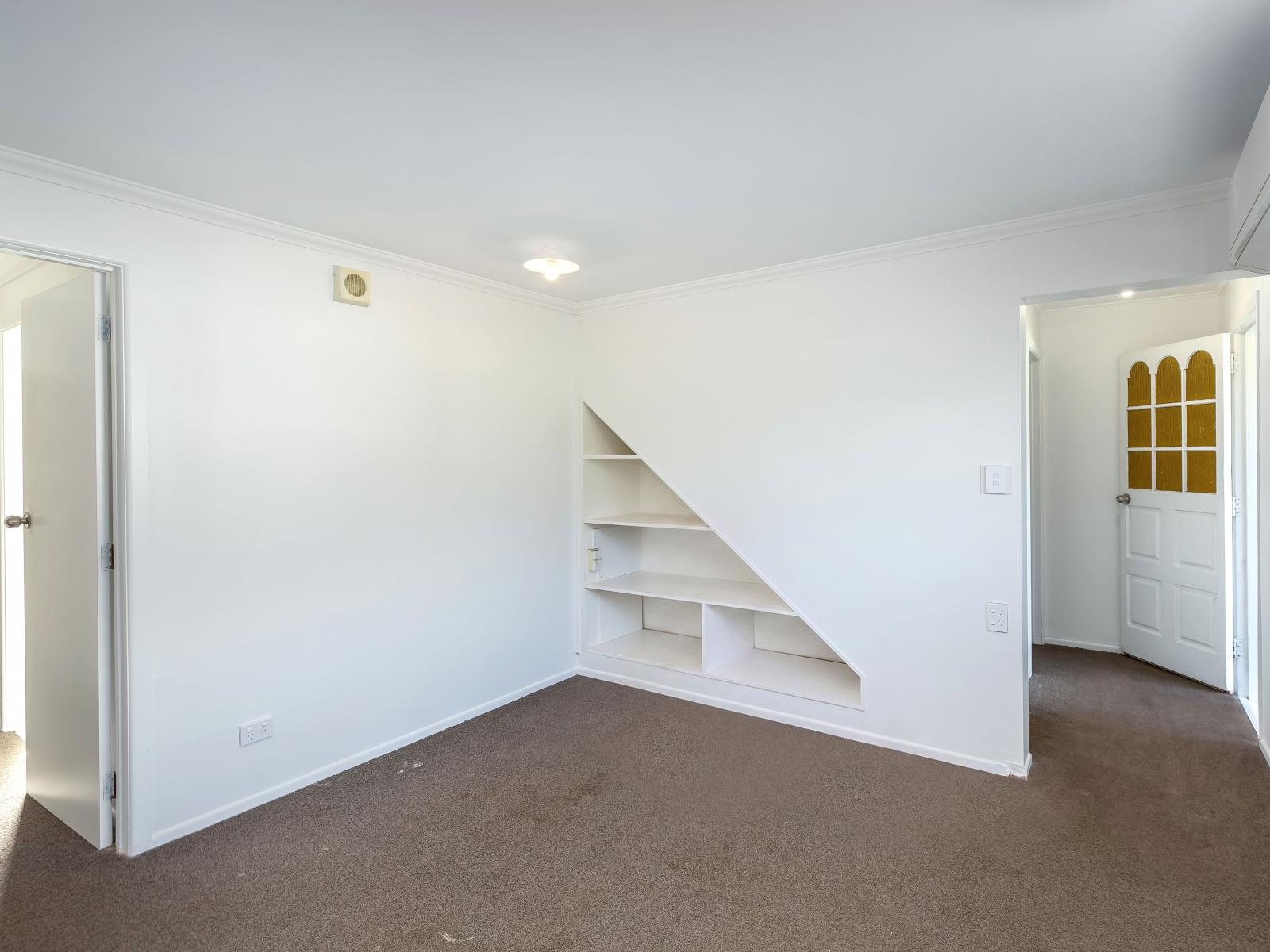 196 High Street North, Carterton