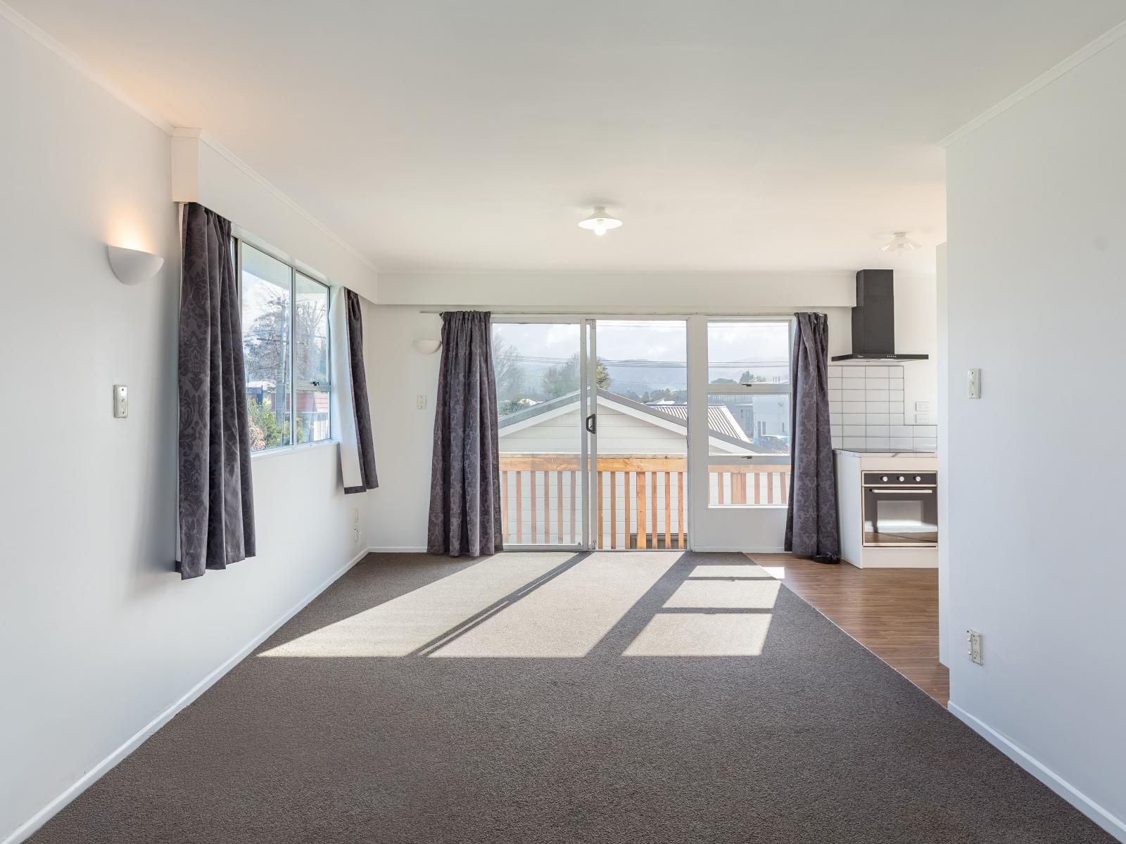 196 High Street North, Carterton