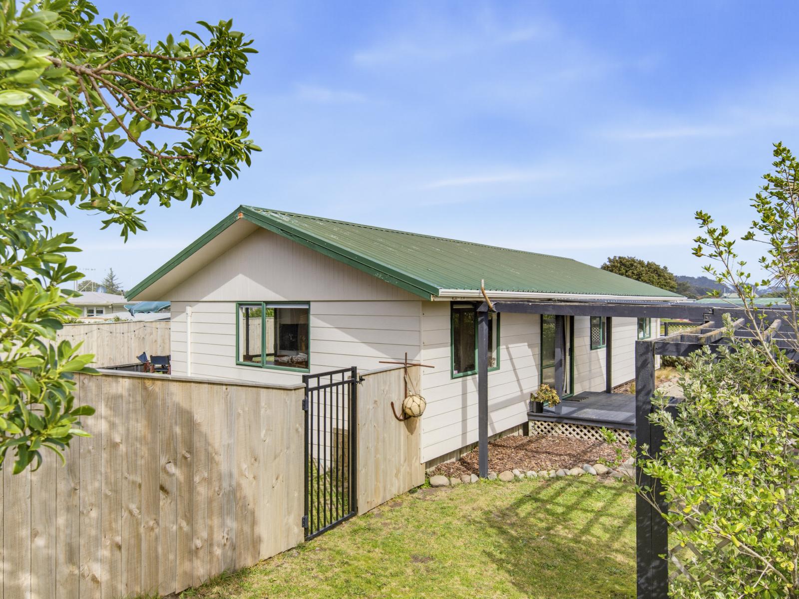 16B Karaka Street, Otaki Beach