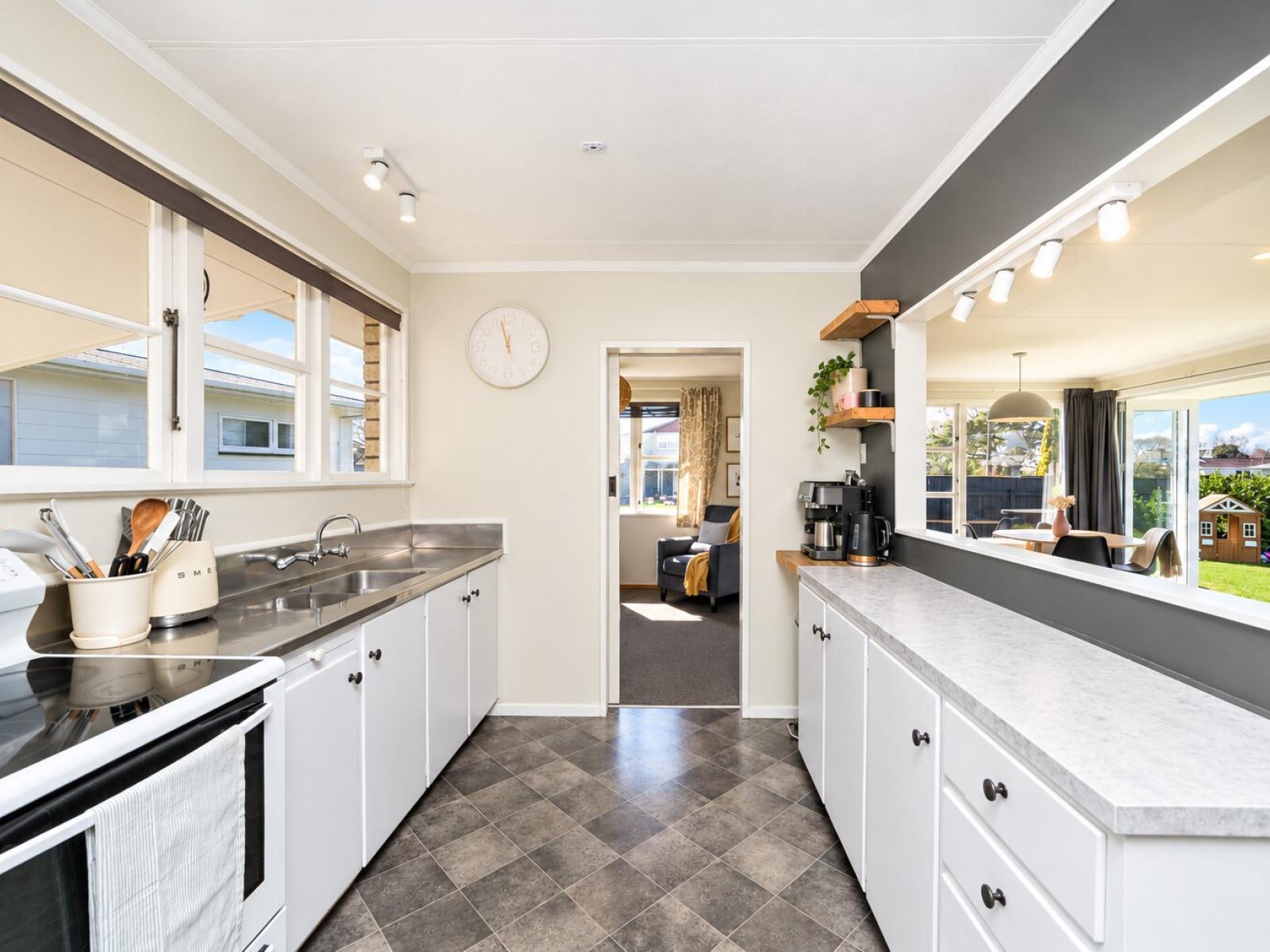 1 Sutherland Crescent, Westbrook