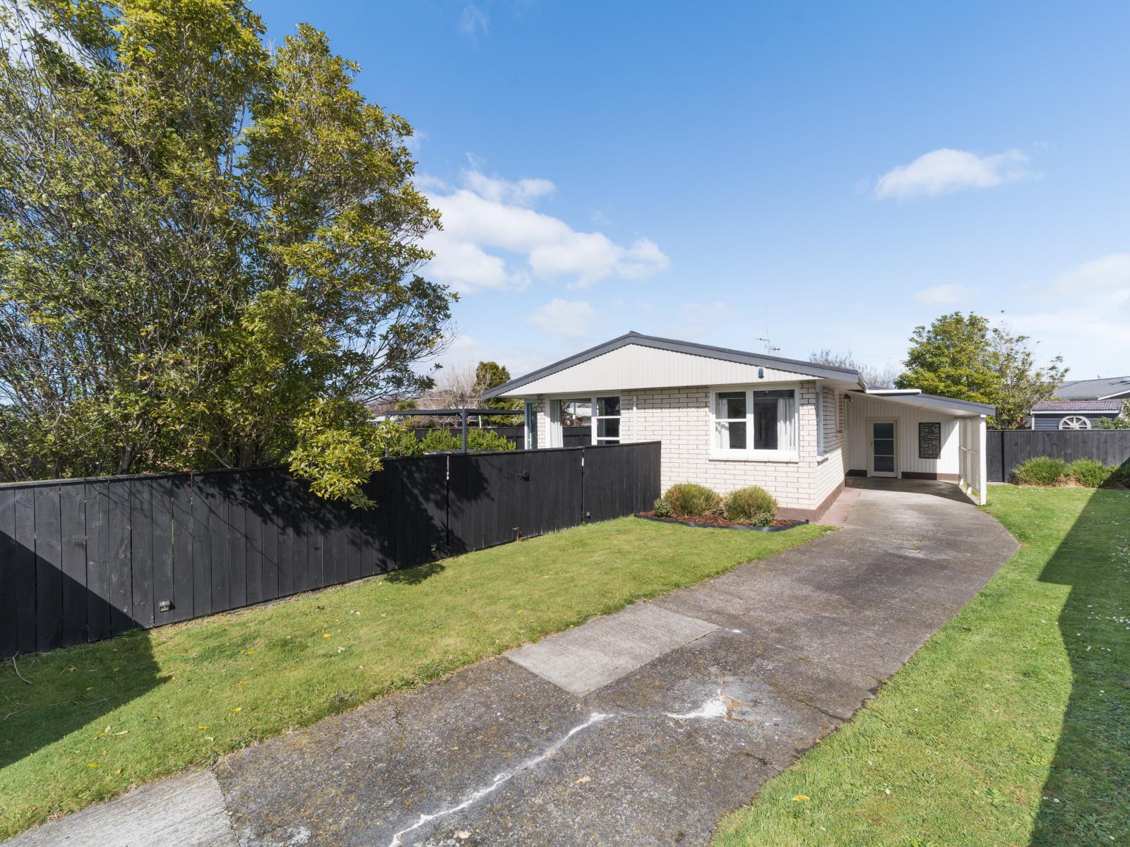 1 Sutherland Crescent, Westbrook