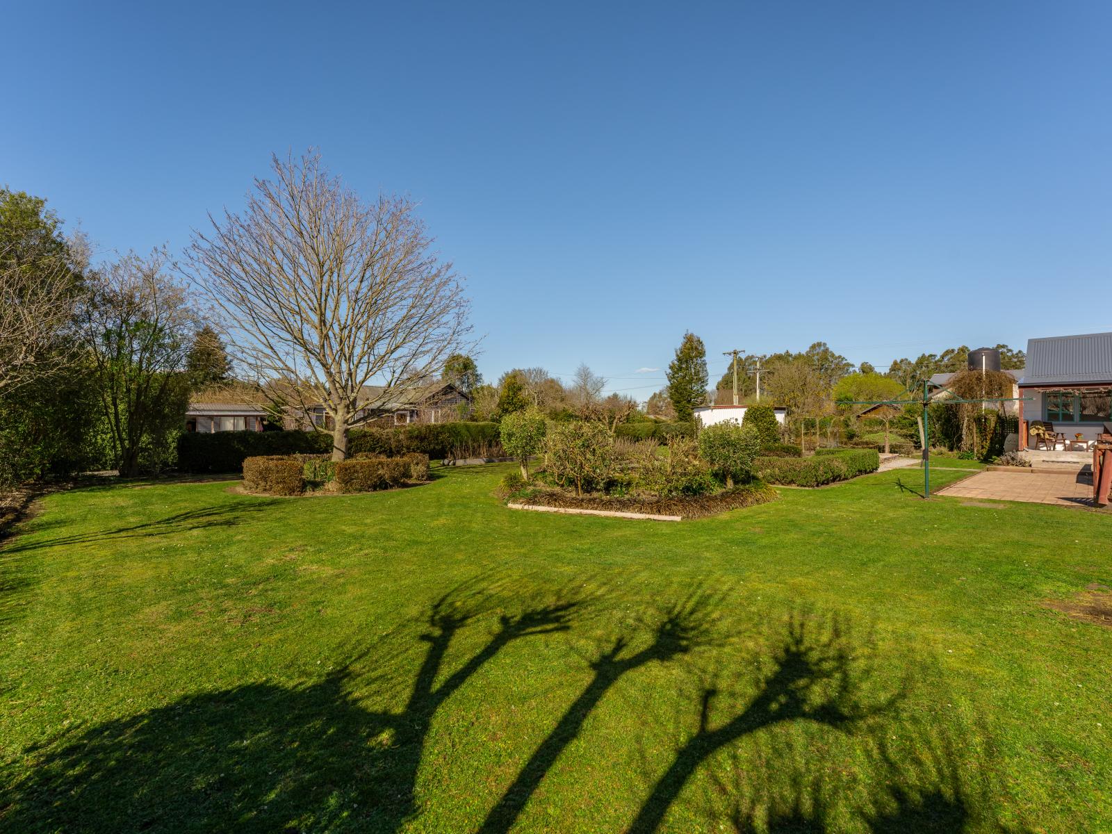 590 Woodbury Road, Woodbury