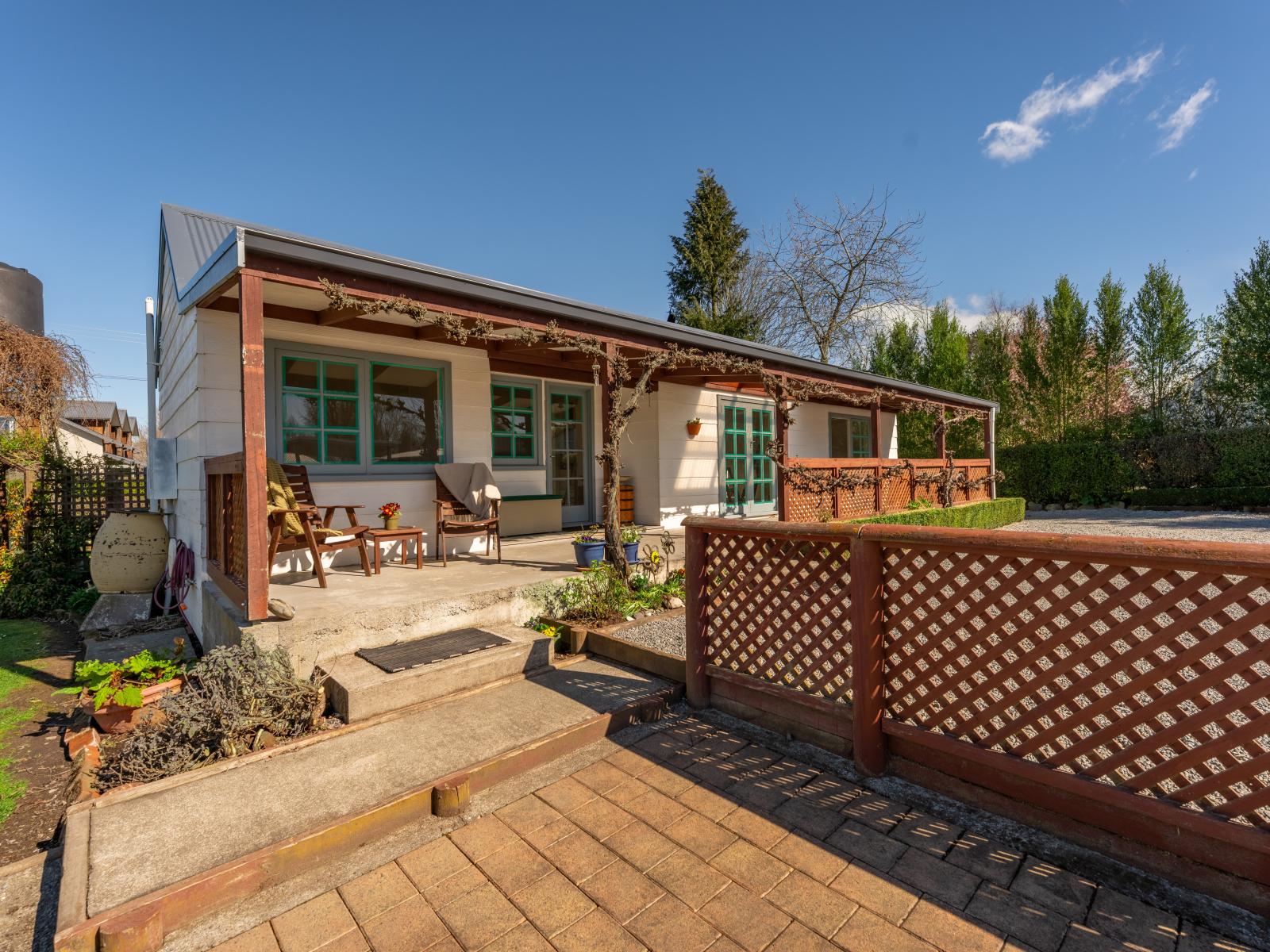590 Woodbury Road, Woodbury